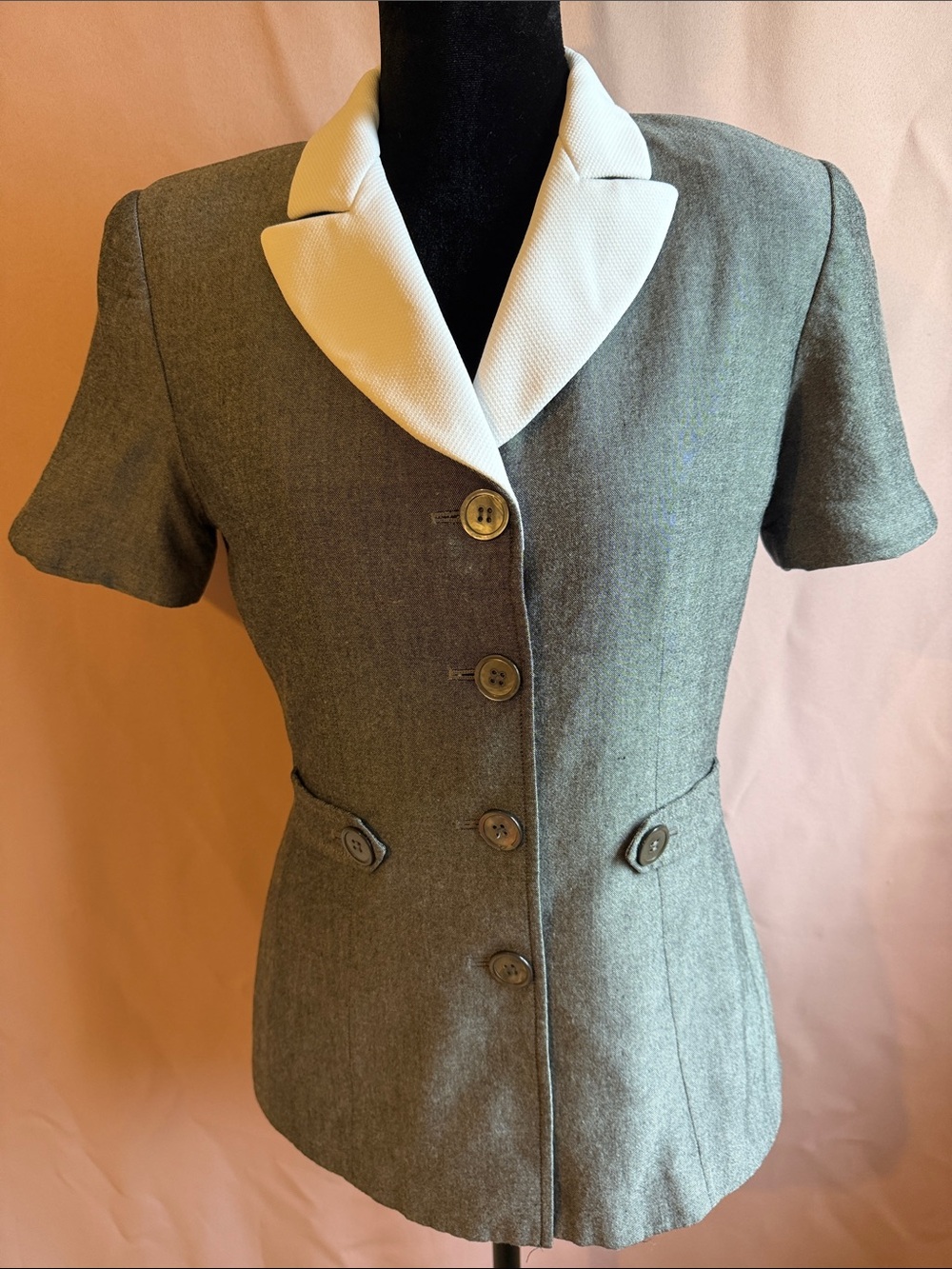 Kasper Vintage Gray Short-Sleeve Blazer with White Notch Collar